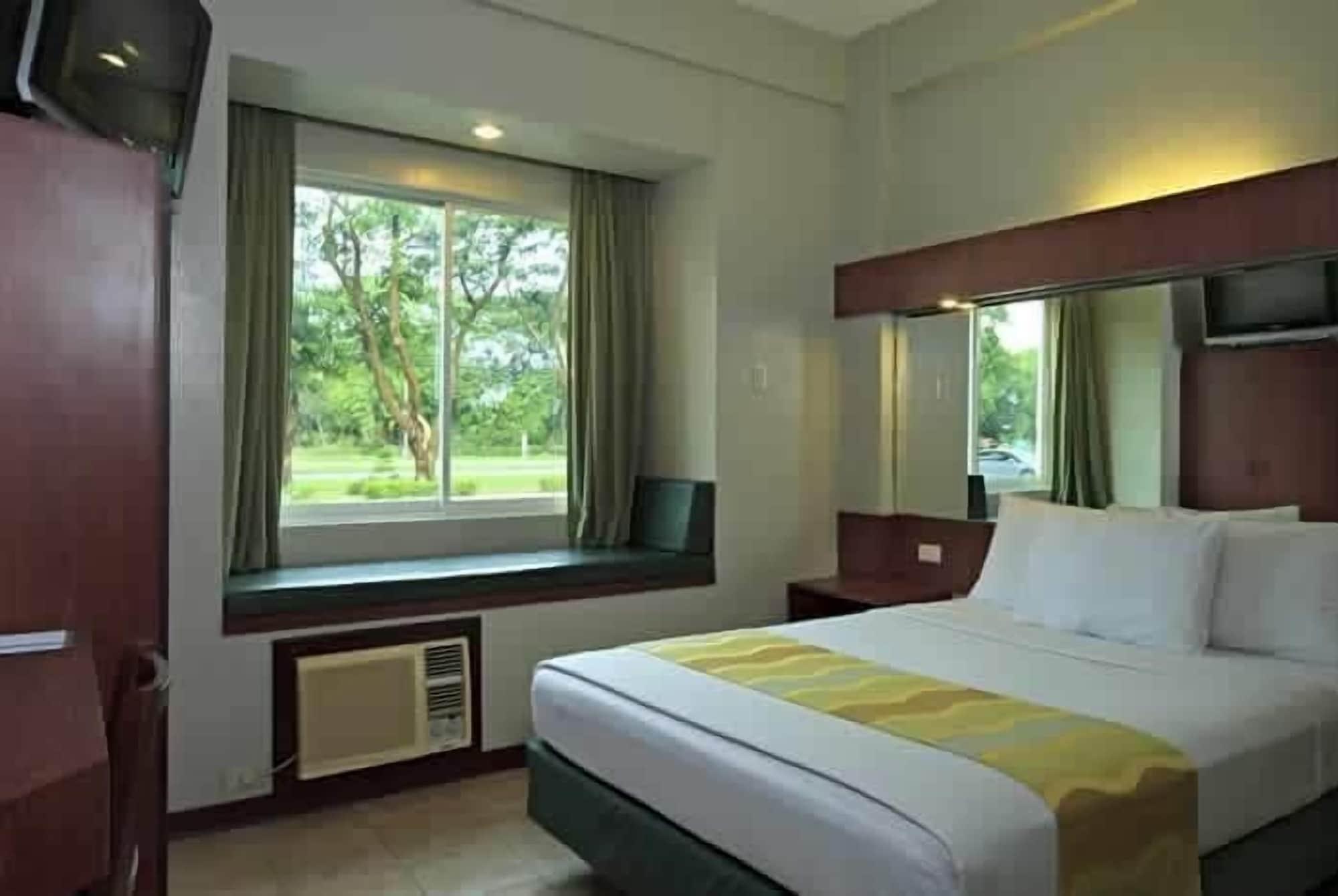 Microtel By Wyndham Tarlac Экстерьер фото