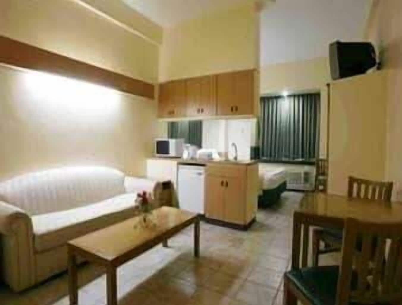 Microtel By Wyndham Tarlac Номер фото