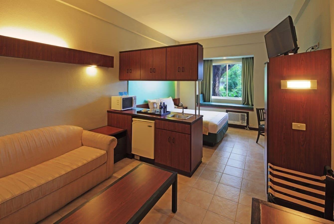 Microtel By Wyndham Tarlac Экстерьер фото
