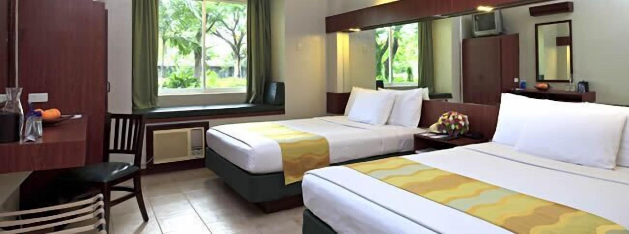 Microtel By Wyndham Tarlac Экстерьер фото