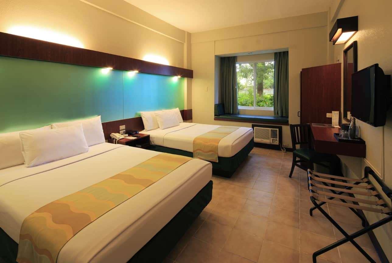 Microtel By Wyndham Tarlac Экстерьер фото