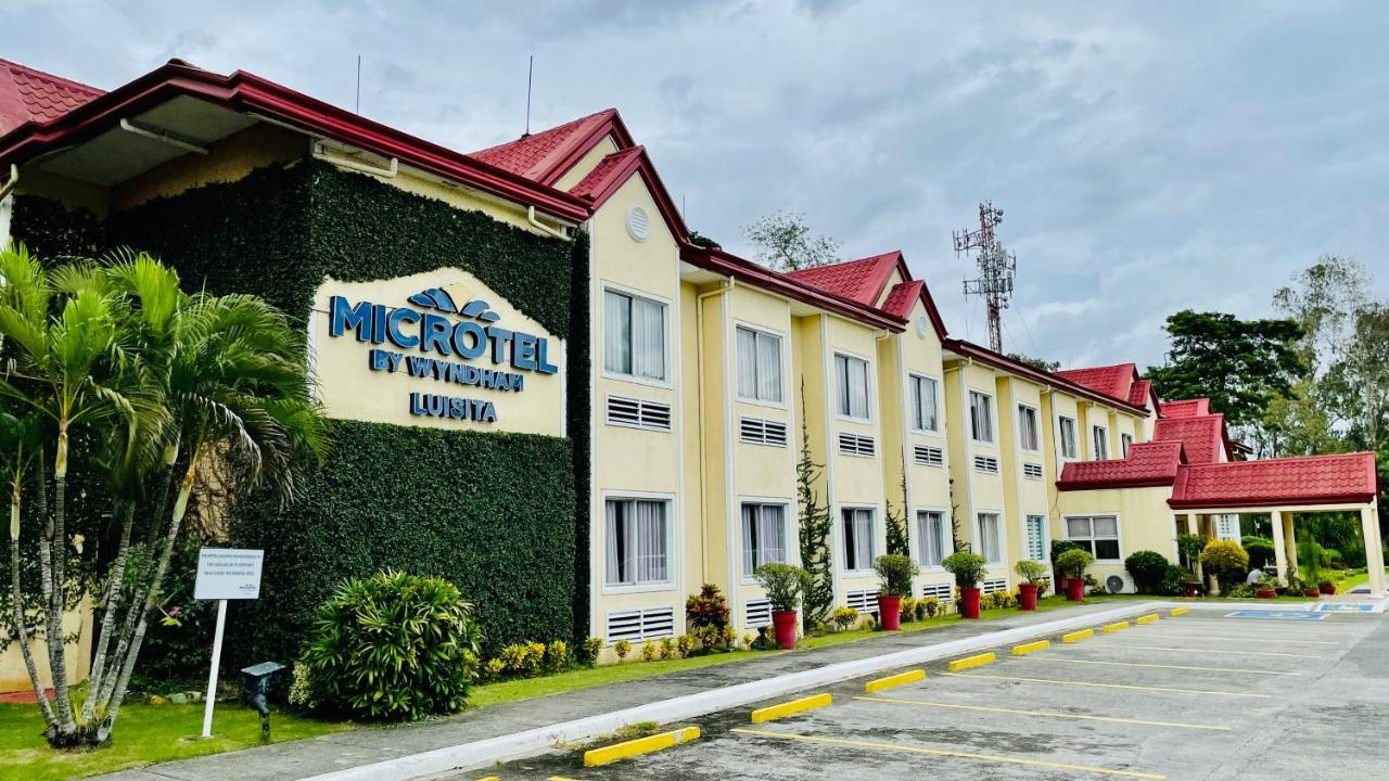 Microtel By Wyndham Tarlac Экстерьер фото