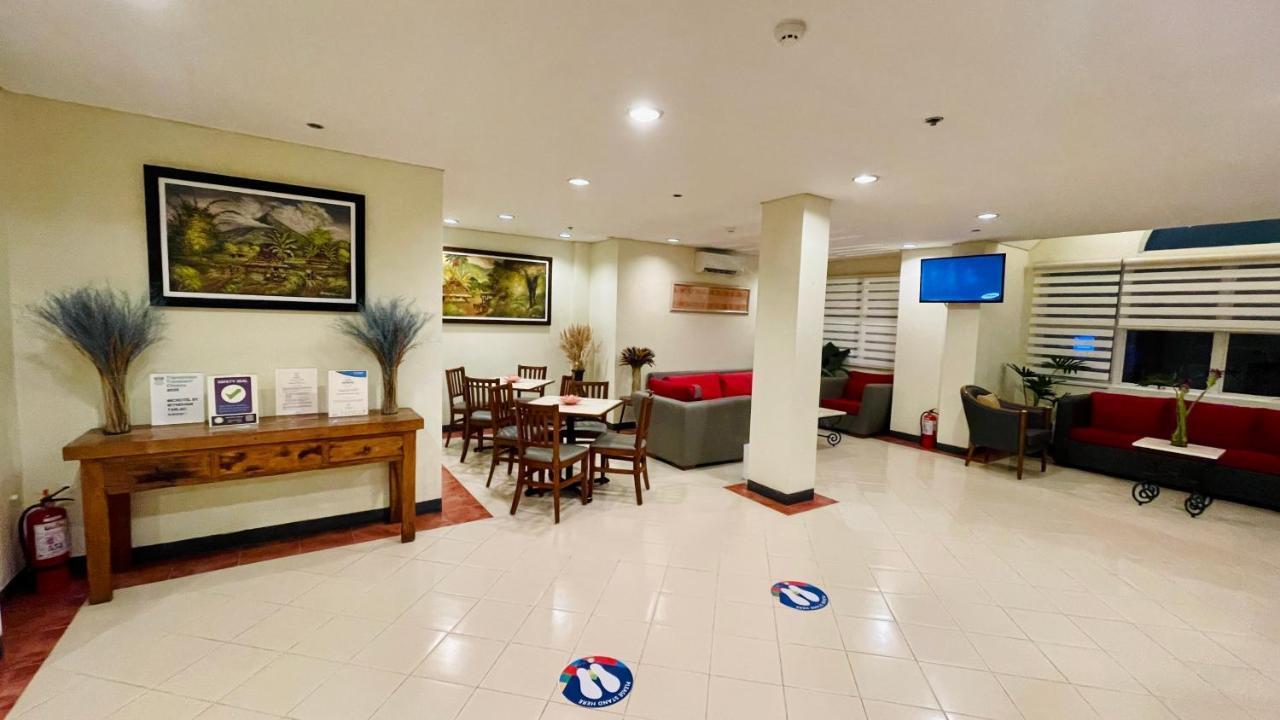 Microtel By Wyndham Tarlac Экстерьер фото