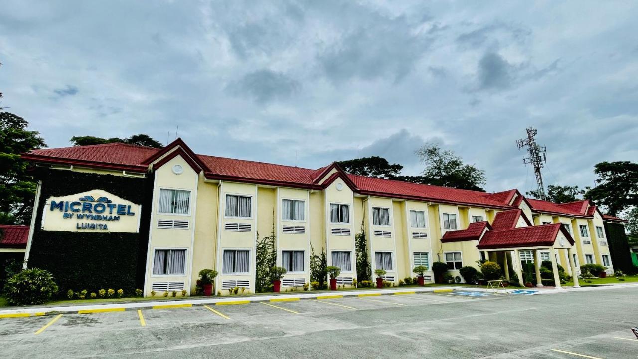 Microtel By Wyndham Tarlac Экстерьер фото