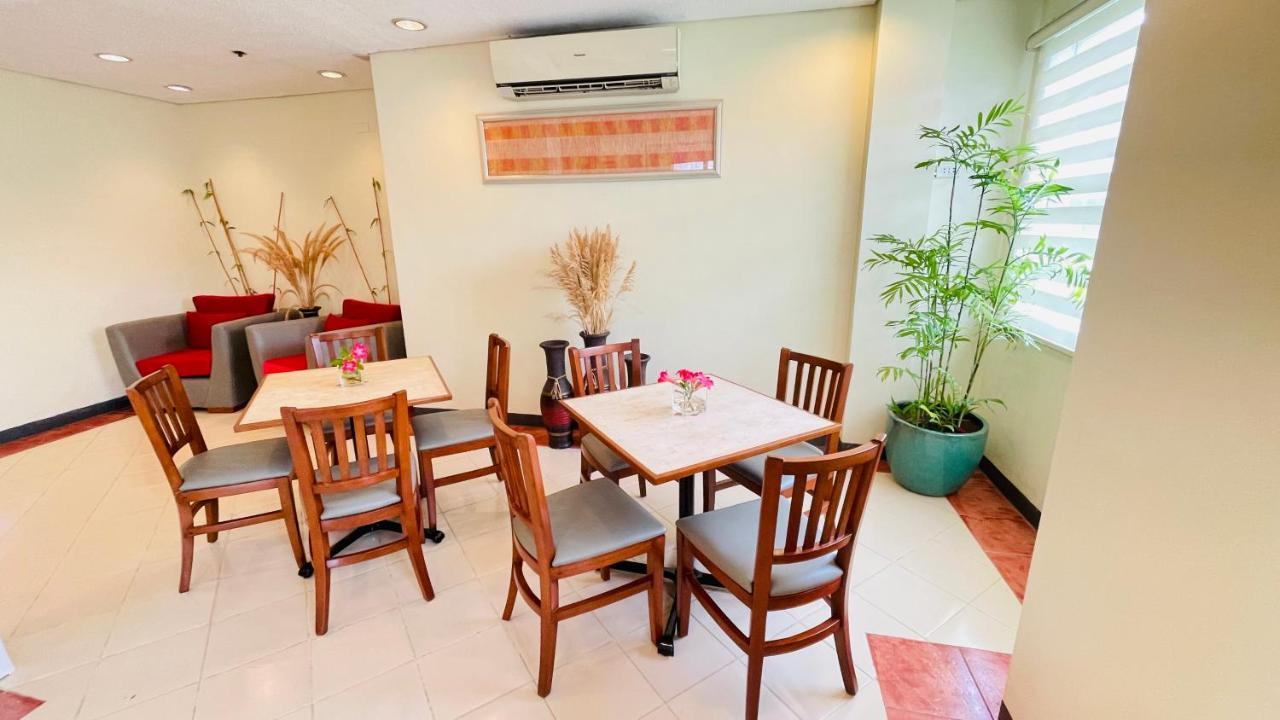 Microtel By Wyndham Tarlac Экстерьер фото