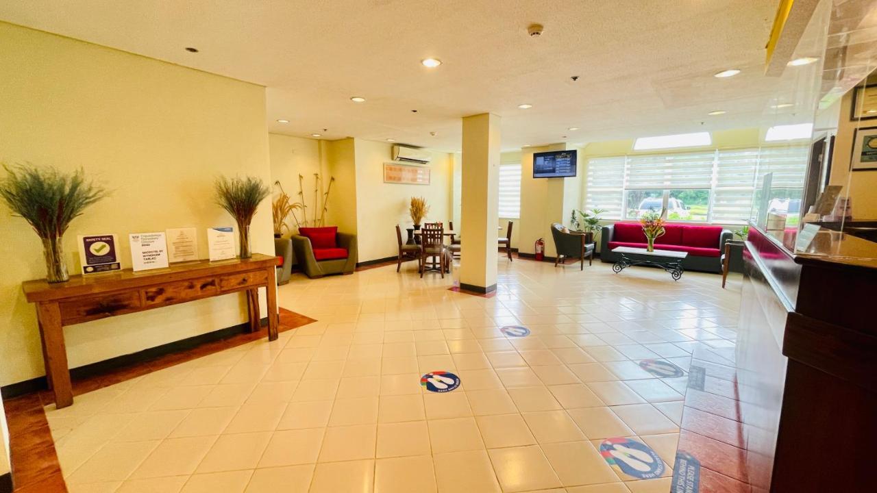 Microtel By Wyndham Tarlac Экстерьер фото