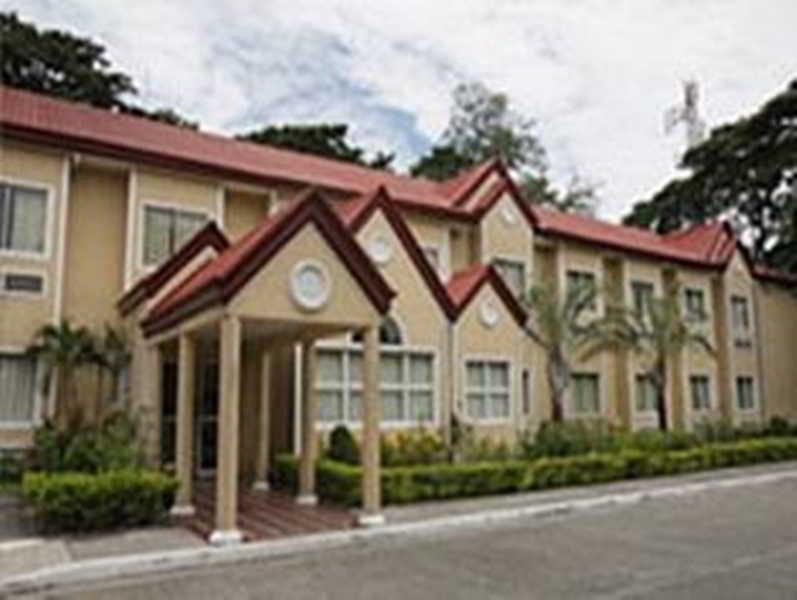 Microtel By Wyndham Tarlac Экстерьер фото