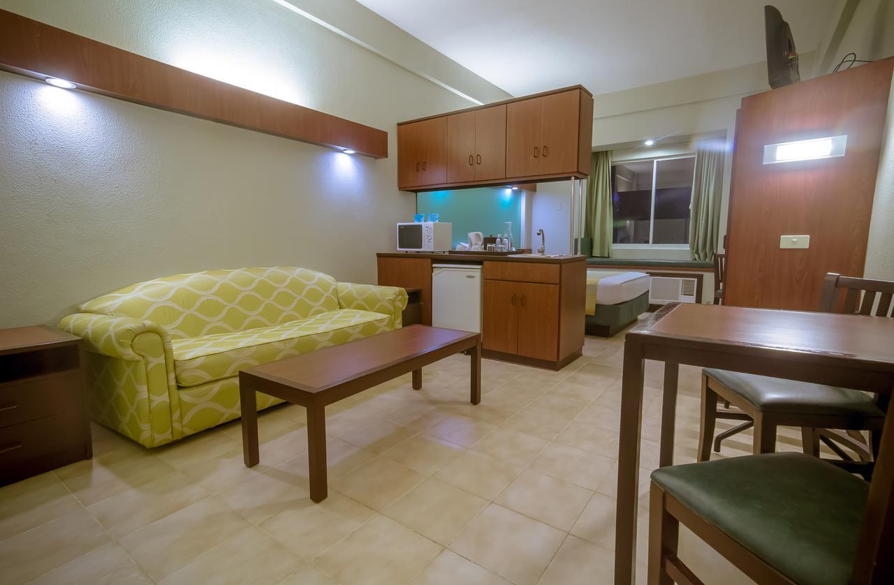 Microtel By Wyndham Tarlac Экстерьер фото