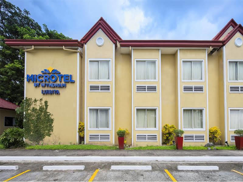 Microtel By Wyndham Tarlac Экстерьер фото
