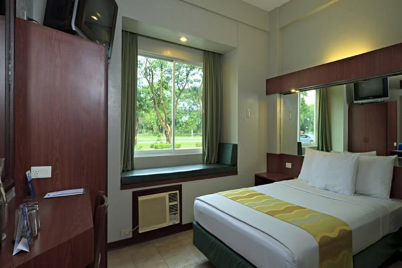 Microtel By Wyndham Tarlac Экстерьер фото